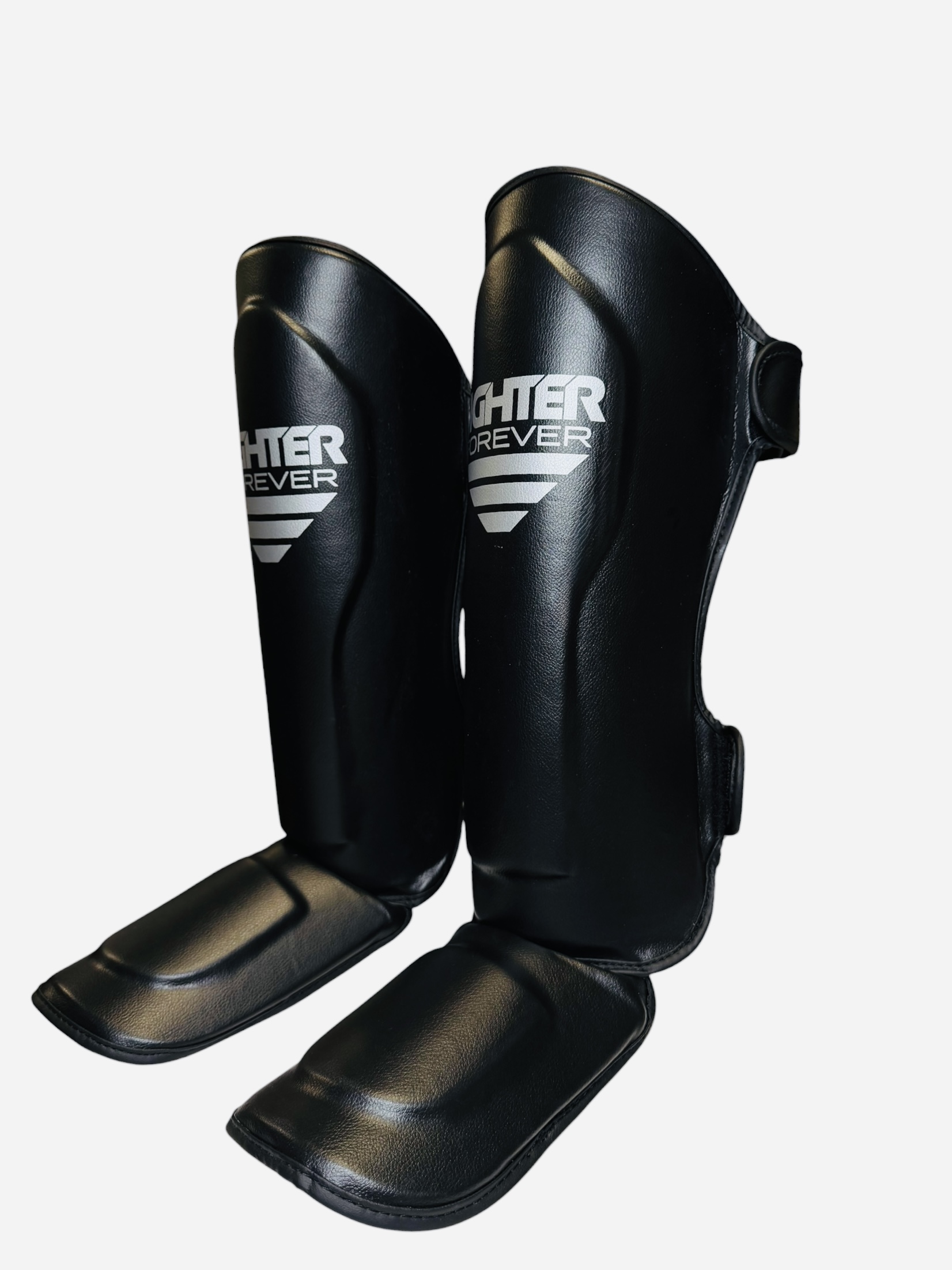 Osta Fighter Forever EVO 2 Säärisuojat MUSTA Thainyrkkeilykaupasta